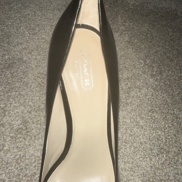 A beutiful coach pump shoes - Picture 6 of 9